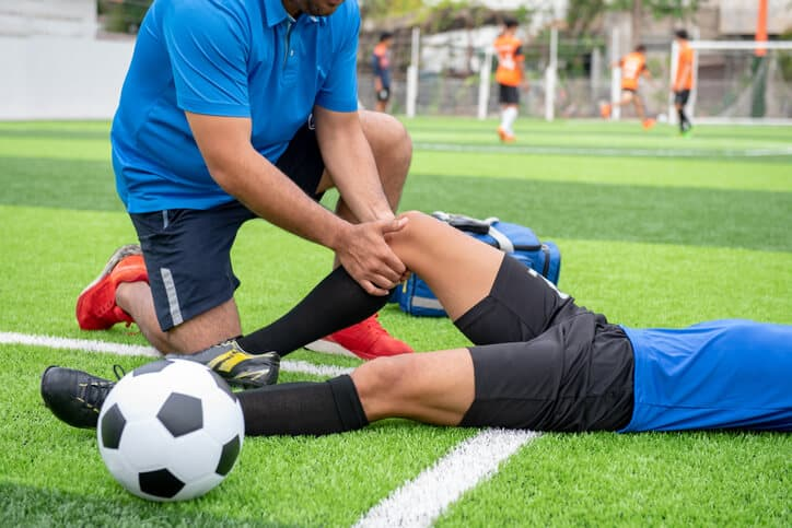 When to Use Ice and Heat Therapy to Treat Sprains, Strains, and Sports Injuries 4 Additional Tips for Treating Sports Injuries