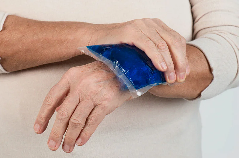 When to Use Ice and Heat Therapy to Treat Sprains, Strains, and Sports Injuries 3 image 45