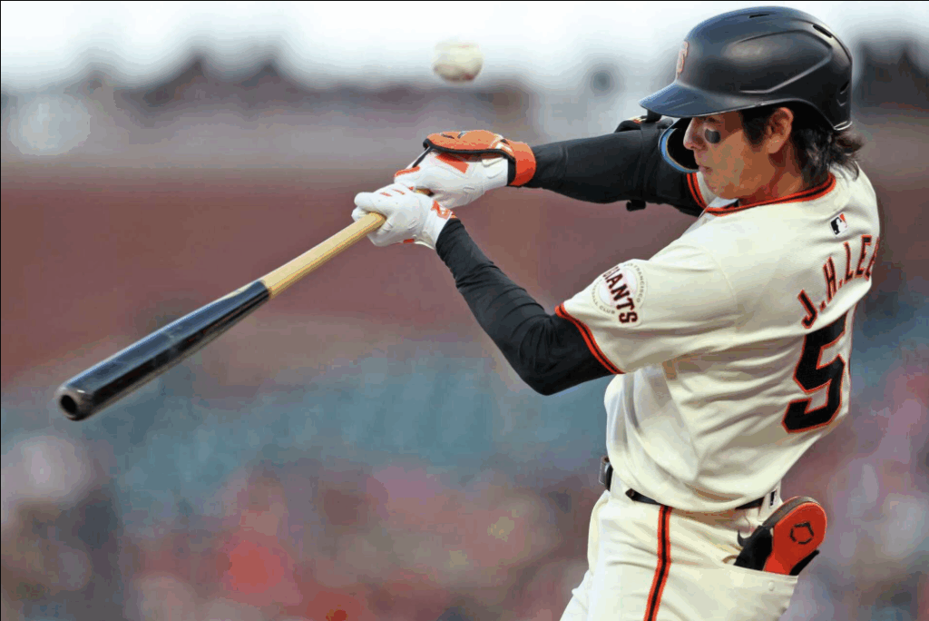 Giants Star Jung Hoo Lee Makes the "Catch of the Decade" Between His Legs 3 image 53