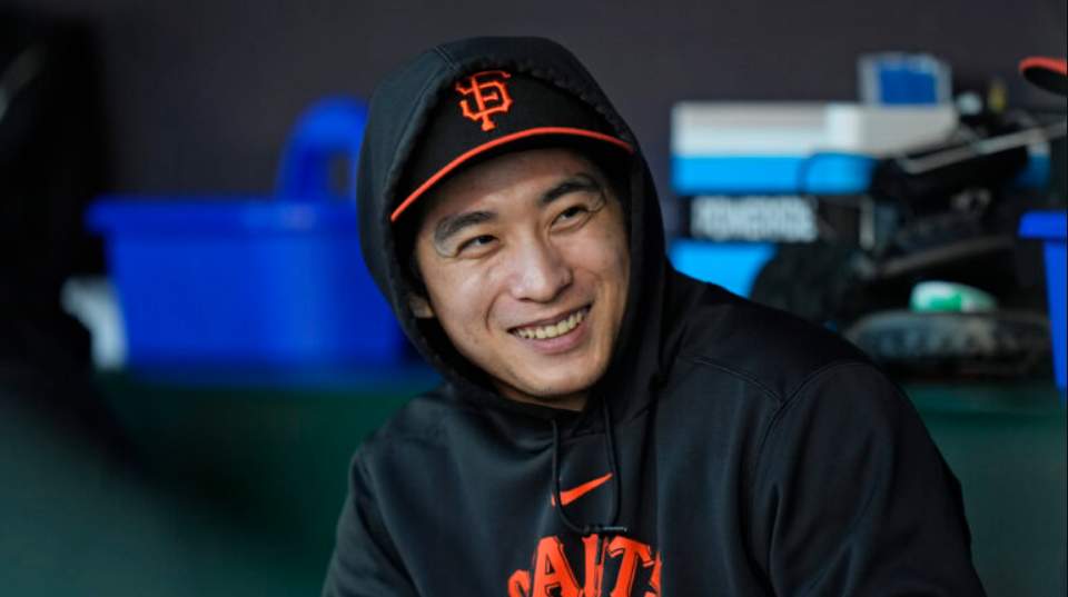 Giants Star Jung Hoo Lee Makes the "Catch of the Decade" Between His Legs 4 image 54